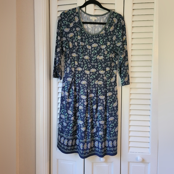 Max Studio Dresses & Skirts - Max Studio navy paisley 3/4 sleeves midi dress no iron! Size large